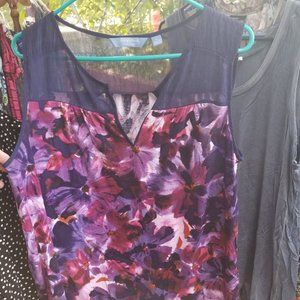 Large Simply Vera Wang High-Low top.